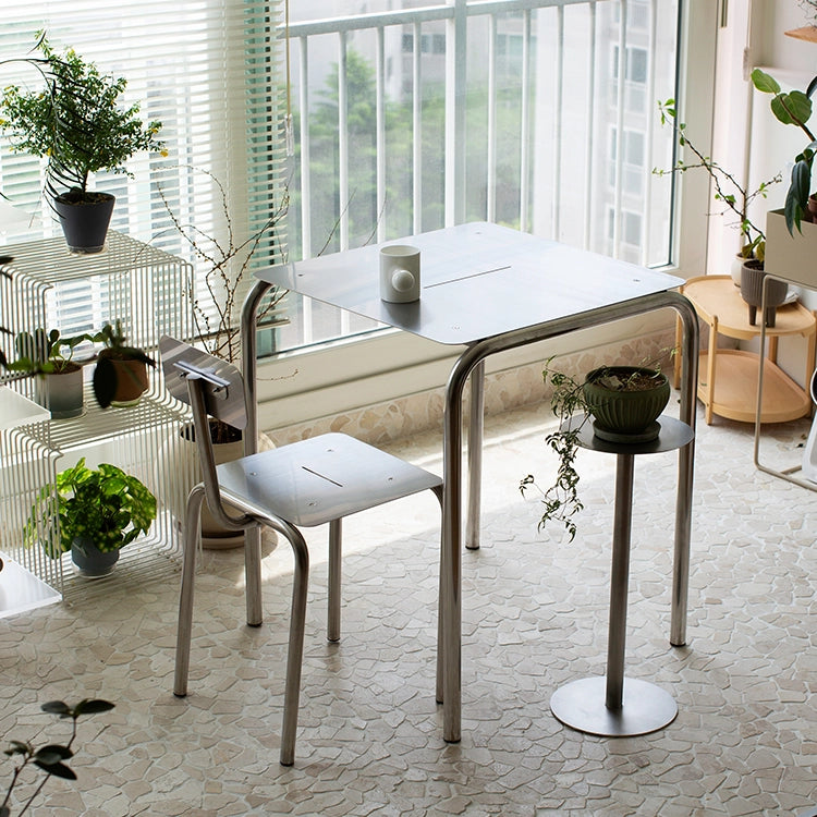 Compacto Table