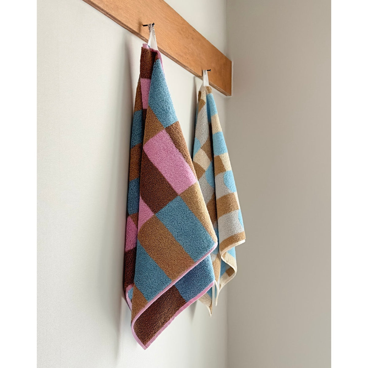 CHECK FACE TOWEL - BERRY CHO CO