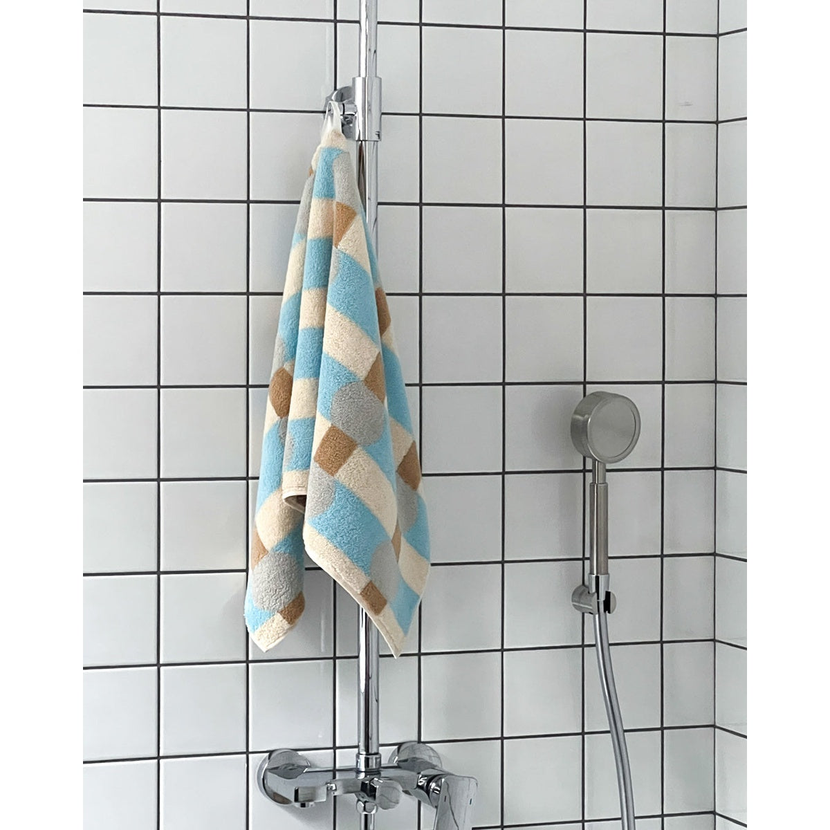 DOT CHECK FACE TOWEL - GREY ON CREAM