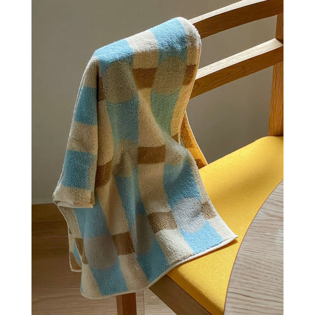 DOT CHECK FACE TOWEL - GREY ON CREAM