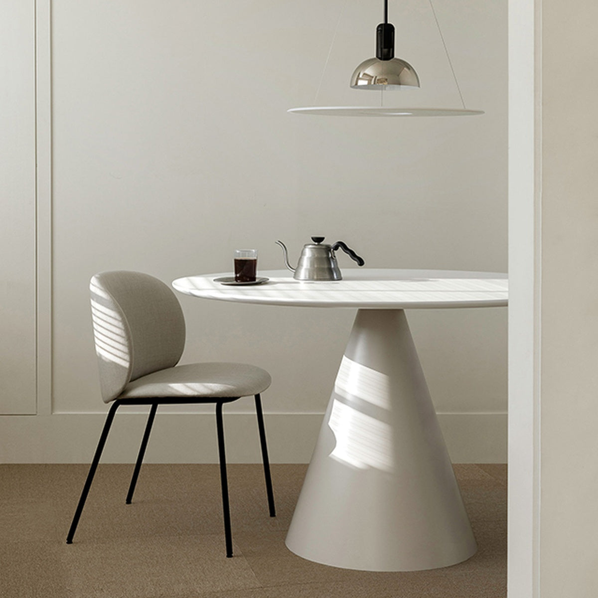 HAV CERAMIC ROUND TABLE