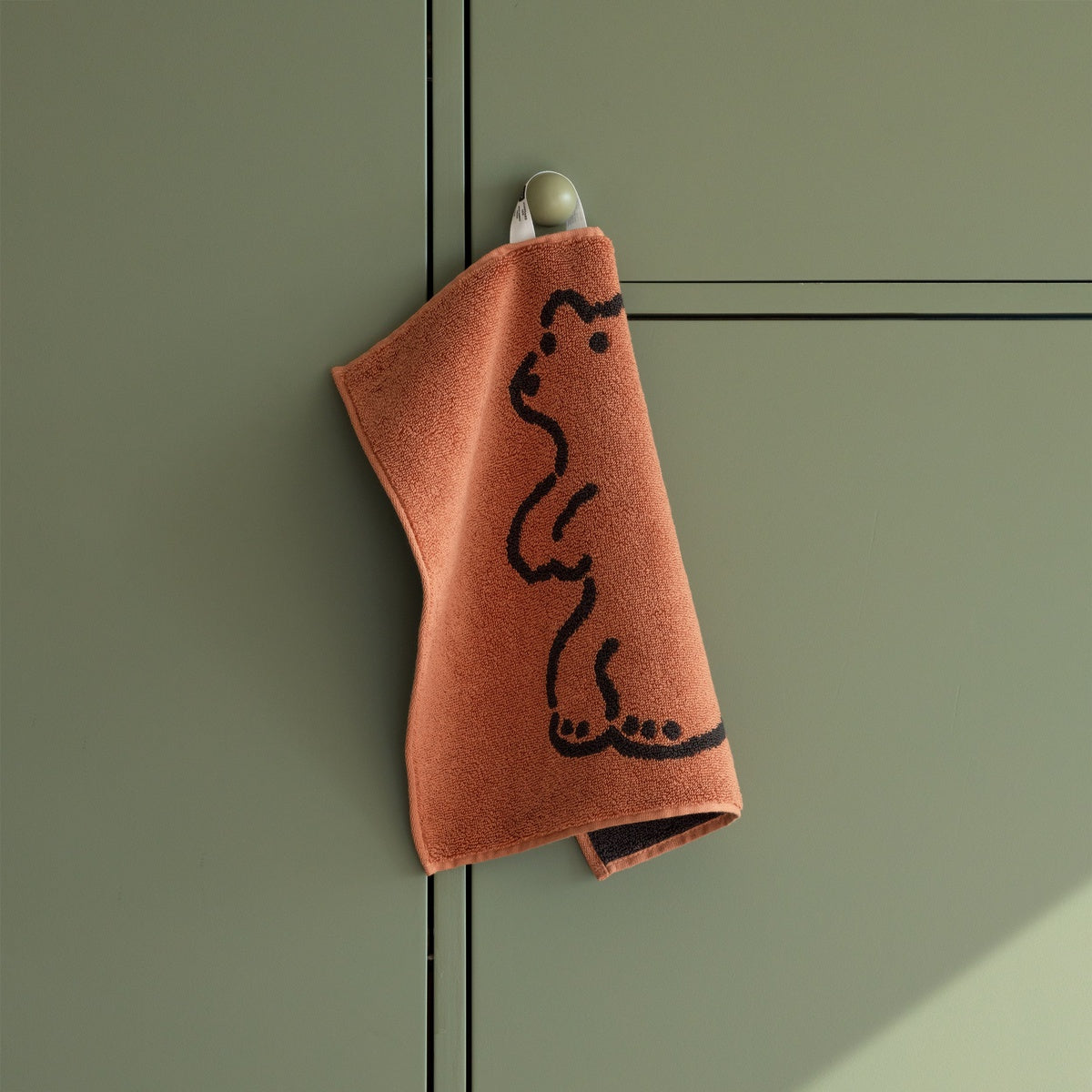 HUGGY BEAR HAND TOWEL - BRICK