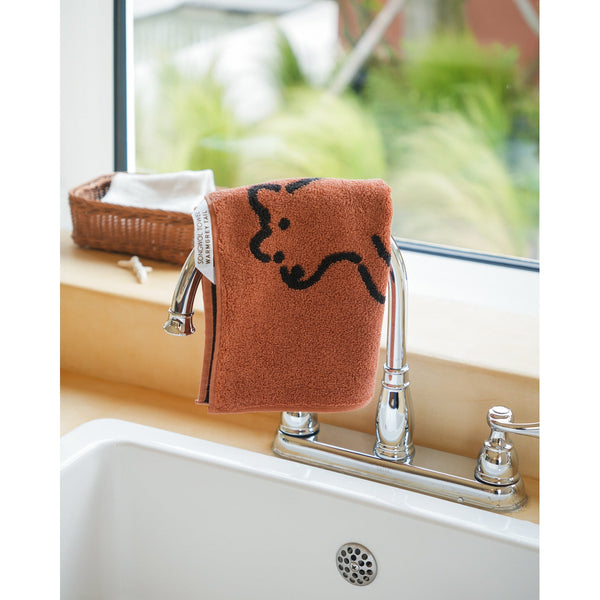 HUGGY BEAR HAND TOWEL - BRICK