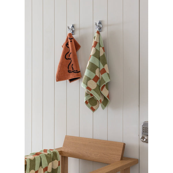 HUGGY BEAR HAND TOWEL - BRICK