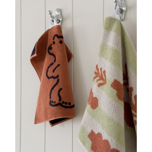 HUGGY BEAR HAND TOWEL - BRICK
