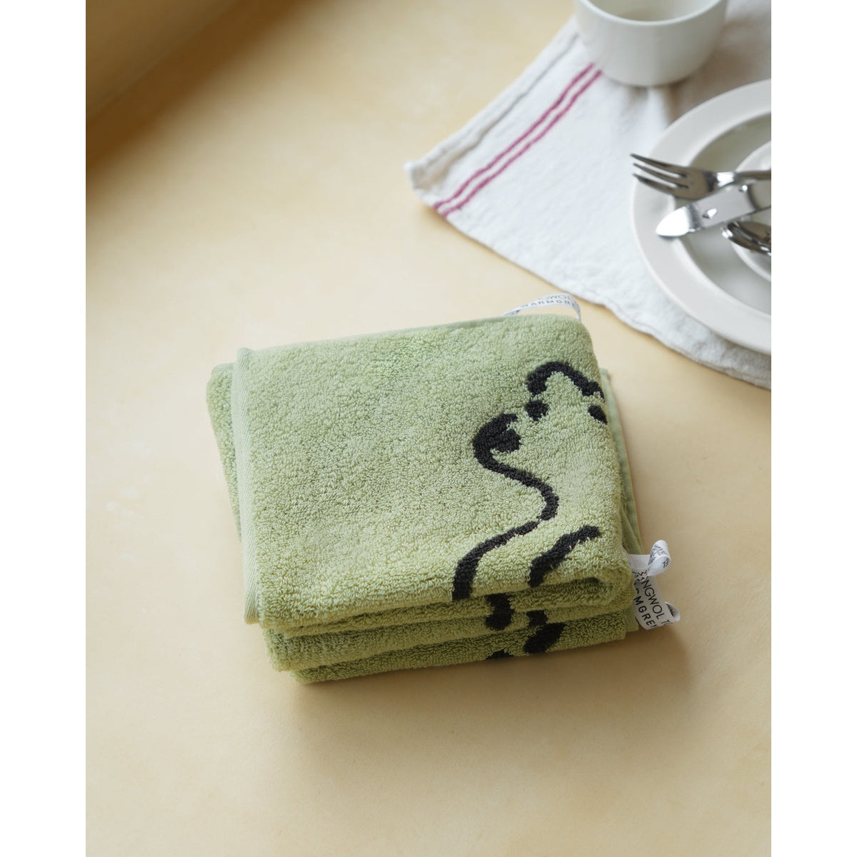 HUGGY BEAR HAND TOWEL - OLIVE