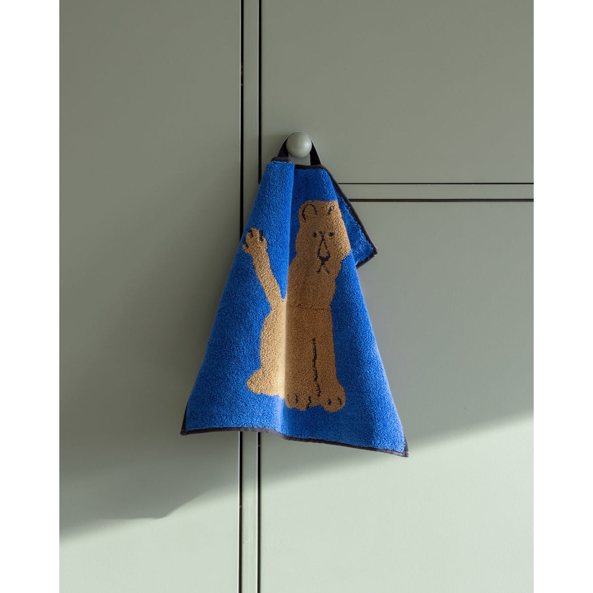 LIONESS HAND TOWEL - BLUE