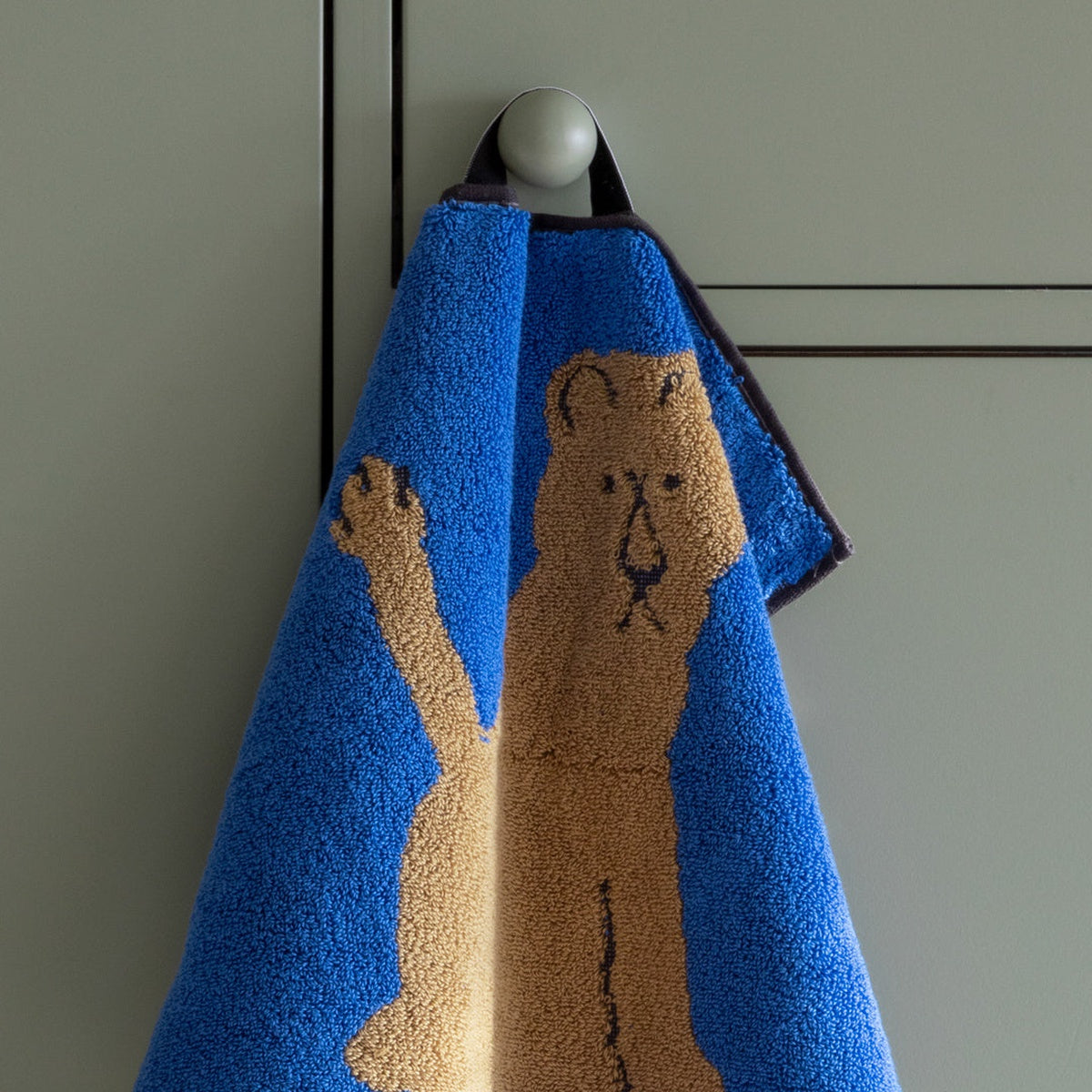 LIONESS HAND TOWEL - BLUE