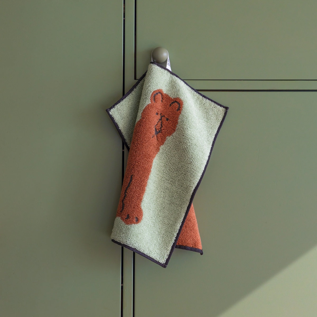 LIONESS HAND TOWEL - MINT