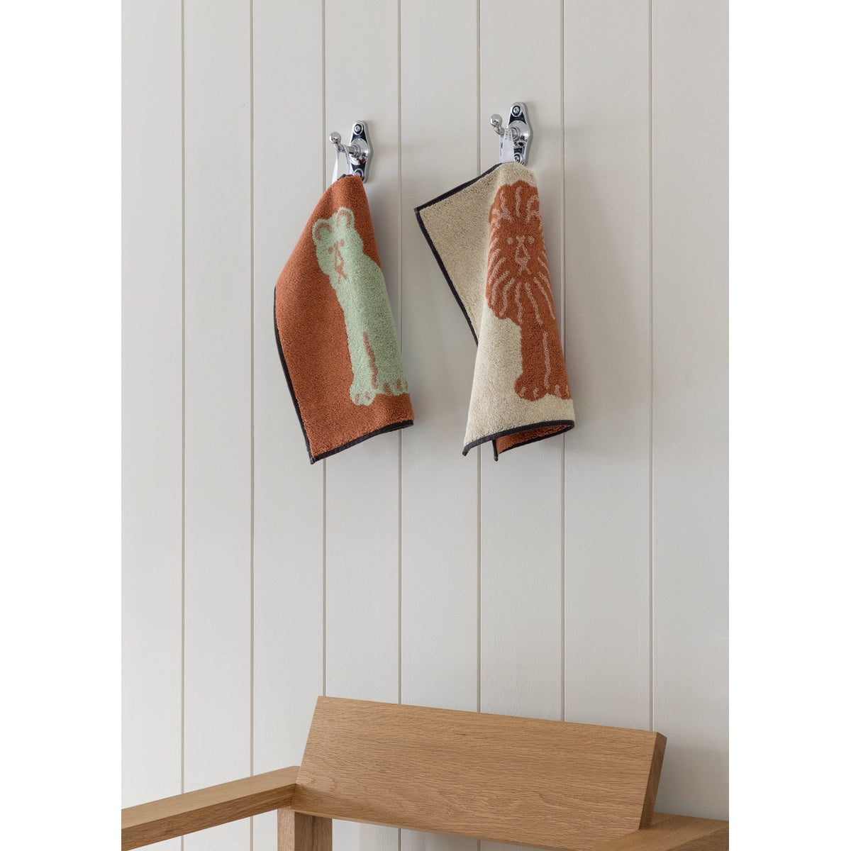 LIONESS HAND TOWEL - MINT