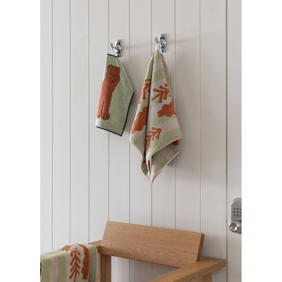 LIONESS HAND TOWEL - MINT