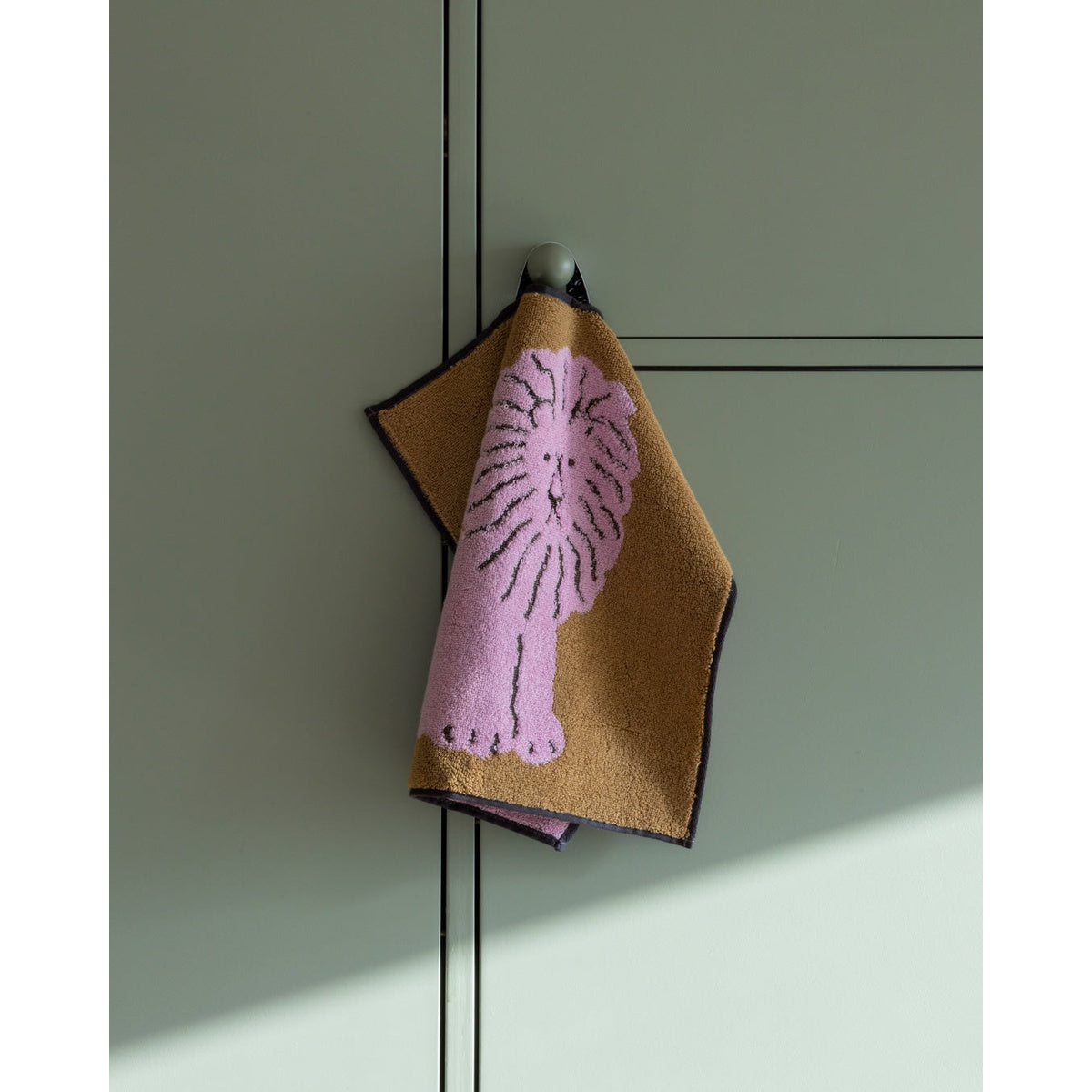 LION HAND TOWEL - CORAL