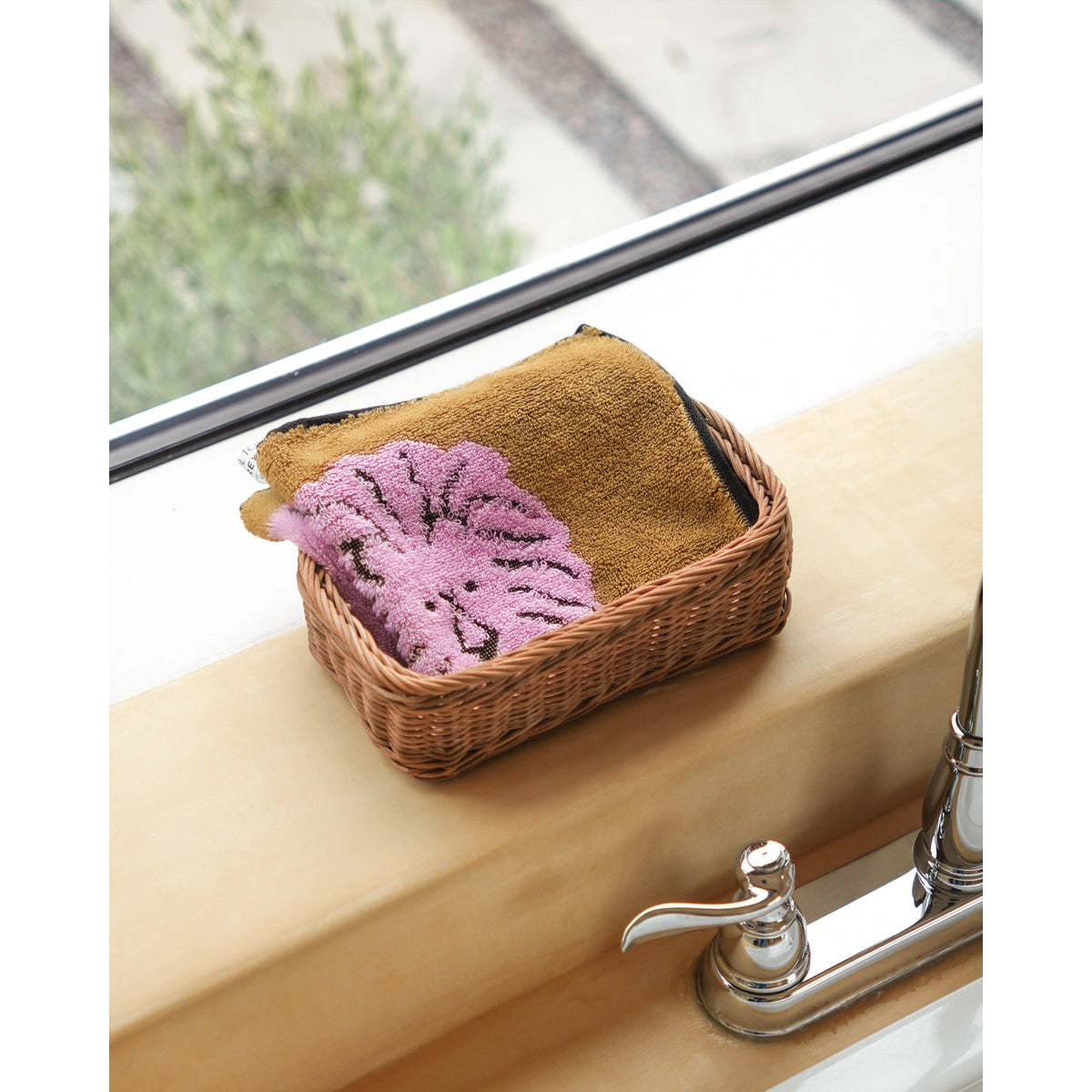 LION HAND TOWEL - CORAL
