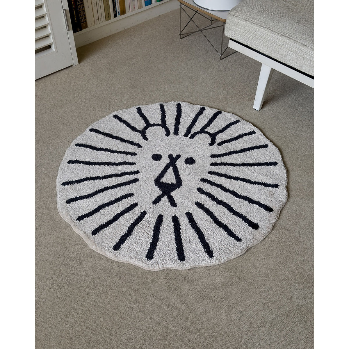LION RUG - BLACK LINE ON IVORY (ø100cm)