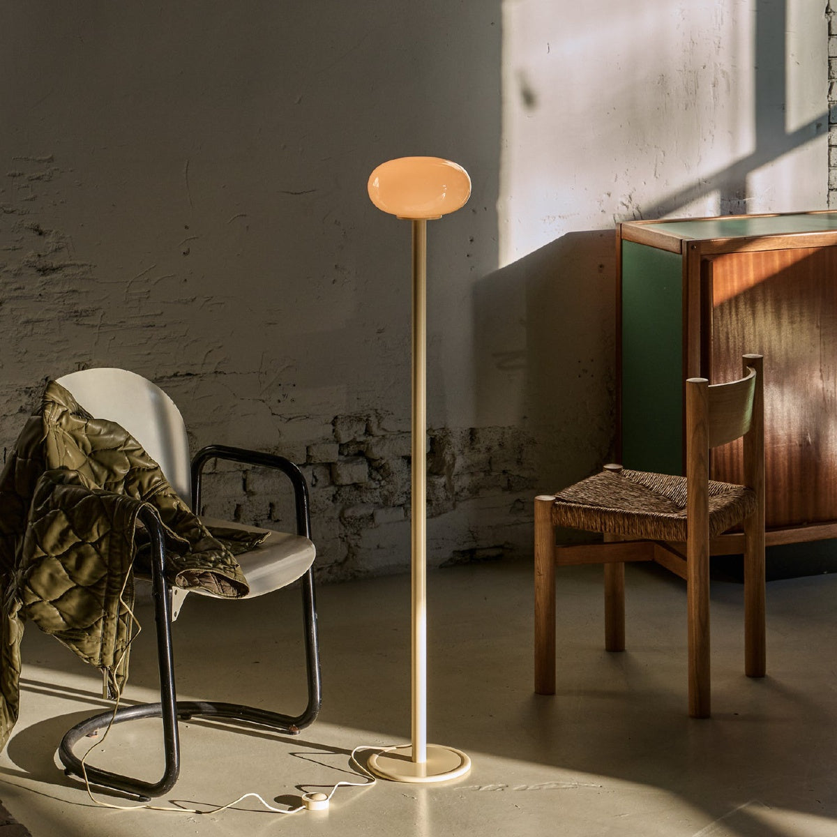 SNOWBALL22 V2 SOLID FLOOR LAMP - ALL BUTTER