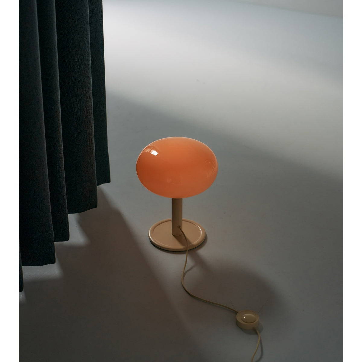 SNOWBALL22 V2 SOLID TABLE LAMP - ALL BUTTER