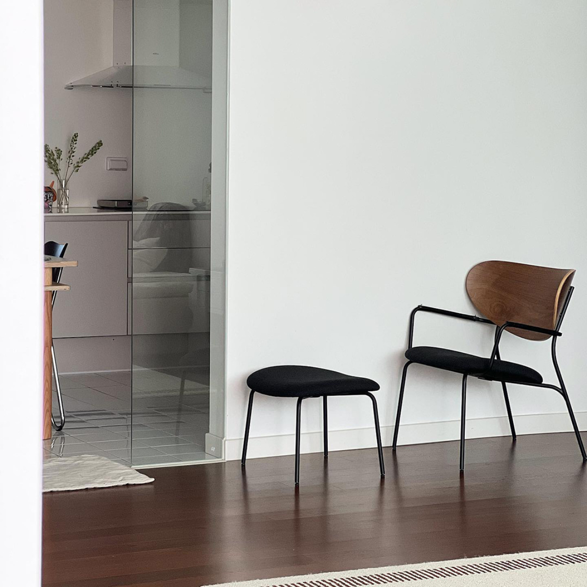 VOLINI LOUNGE CHAIR