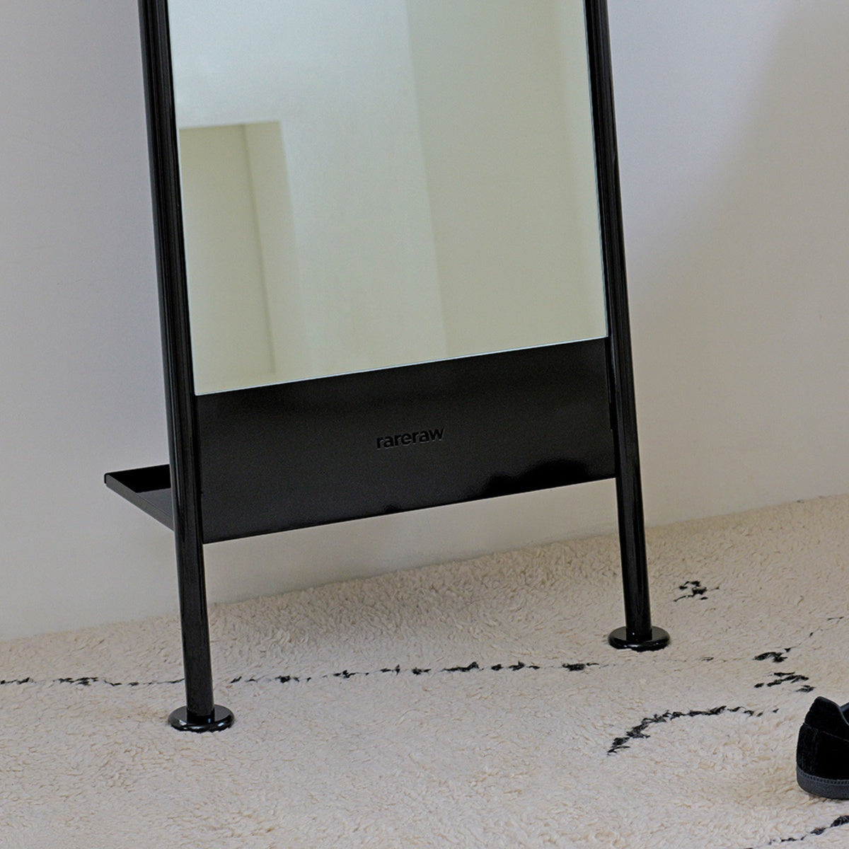 POLES MIRROR